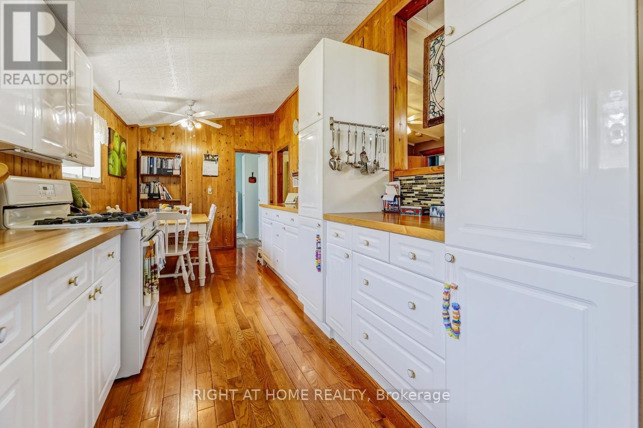 24 Brennan Avenue, Barrie (South Shore), Ontario  L4N 3X3 - Photo 12 - S12115426
