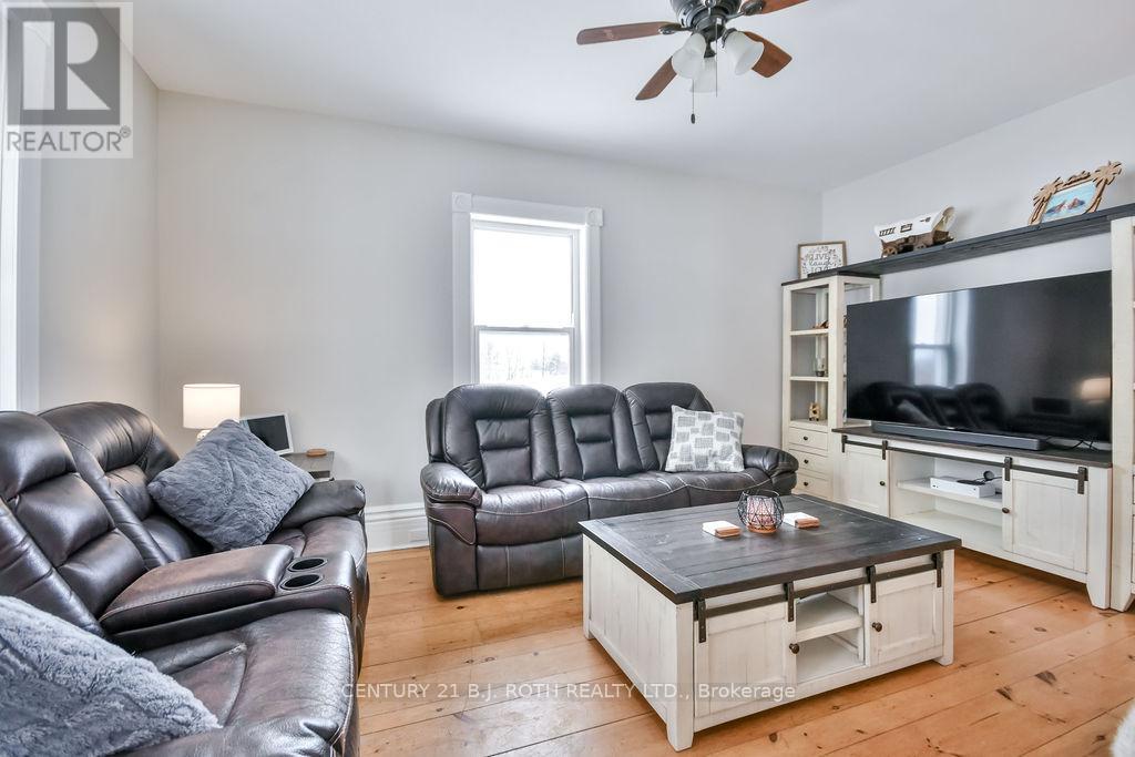 1153 Glengarry Landing Road S, Springwater, Ontario  L9X 1E1 - Photo 8 - S12115459