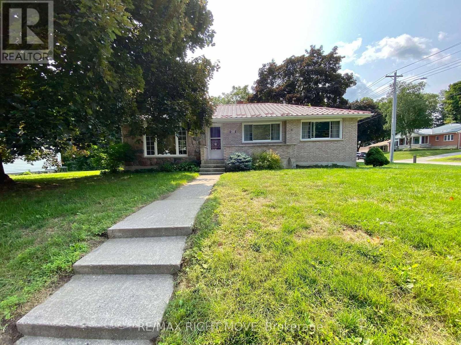 Property at 803 HUGEL AVENUE image 2