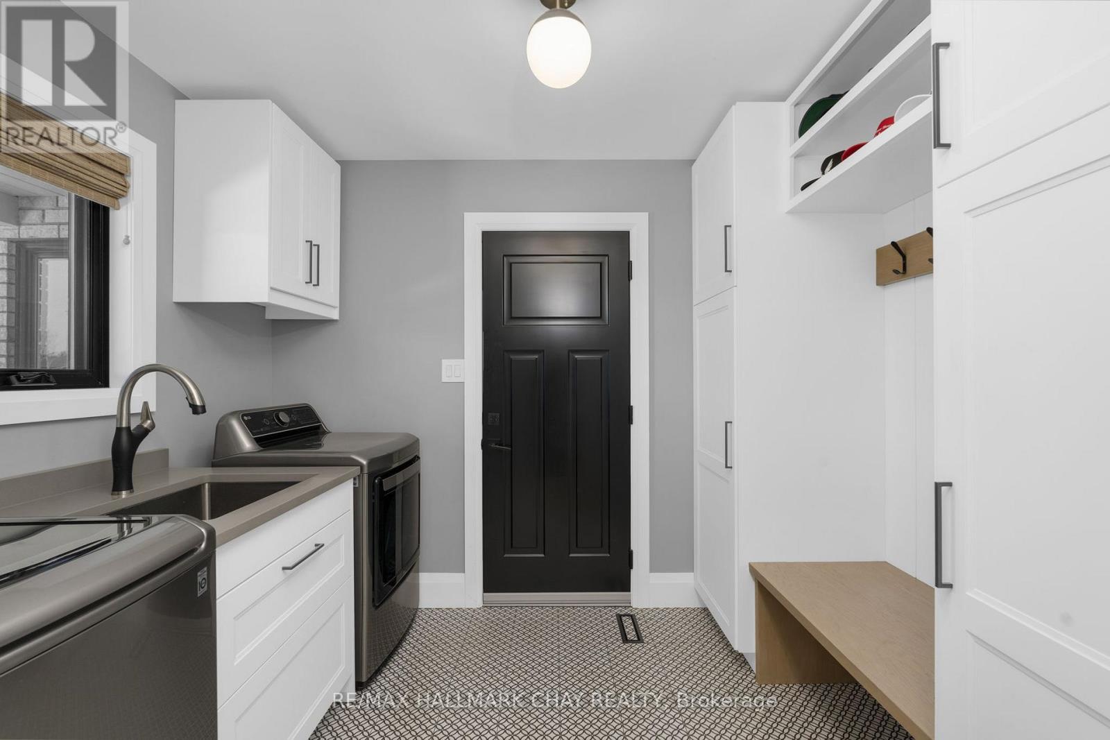 5 Lilac Lane, Springwater (Midhurst), Ontario  L0L 1X1 - Photo 19 - S12115605