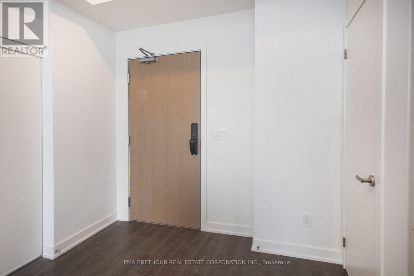 1906 - 370 Martha Street, Burlington, Ontario  L7R 0G9 - Photo 2 - W12111689