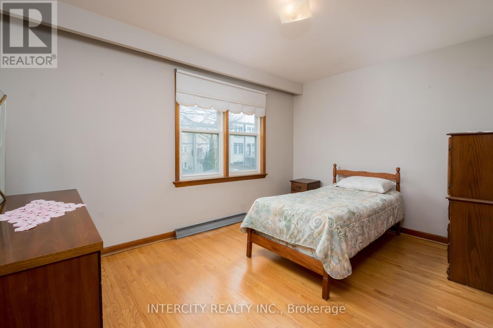 852 Glencairn Avenue, Toronto, Ontario  M6B 2A5 - Photo 19 - W12115085