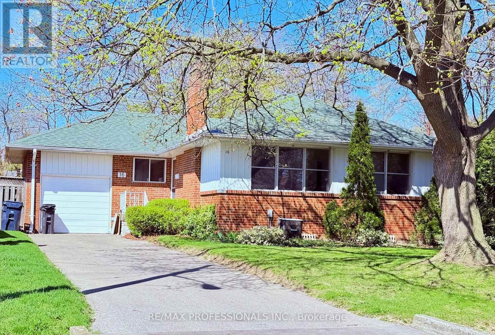 <div class="slider-price">$998,000</div><p>16 Dornoch Drive, Toronto, Ontario</p>