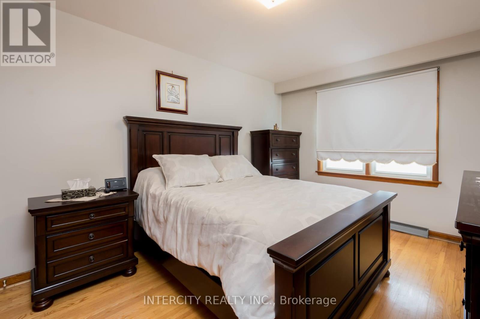 852 Glencairn Avenue, Toronto, Ontario  M6B 2A5 - Photo 17 - W12115085