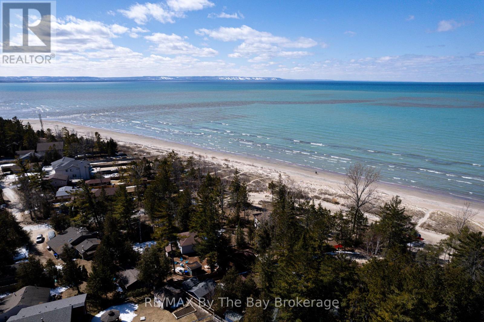 278 Coastline Drive, Wasaga Beach, Ontario  L9Z 2M4 - Photo 2 - S12115955