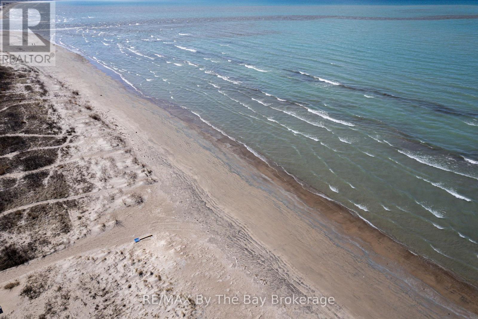 278 Coastline Drive, Wasaga Beach, Ontario  L9Z 2M4 - Photo 4 - S12115955