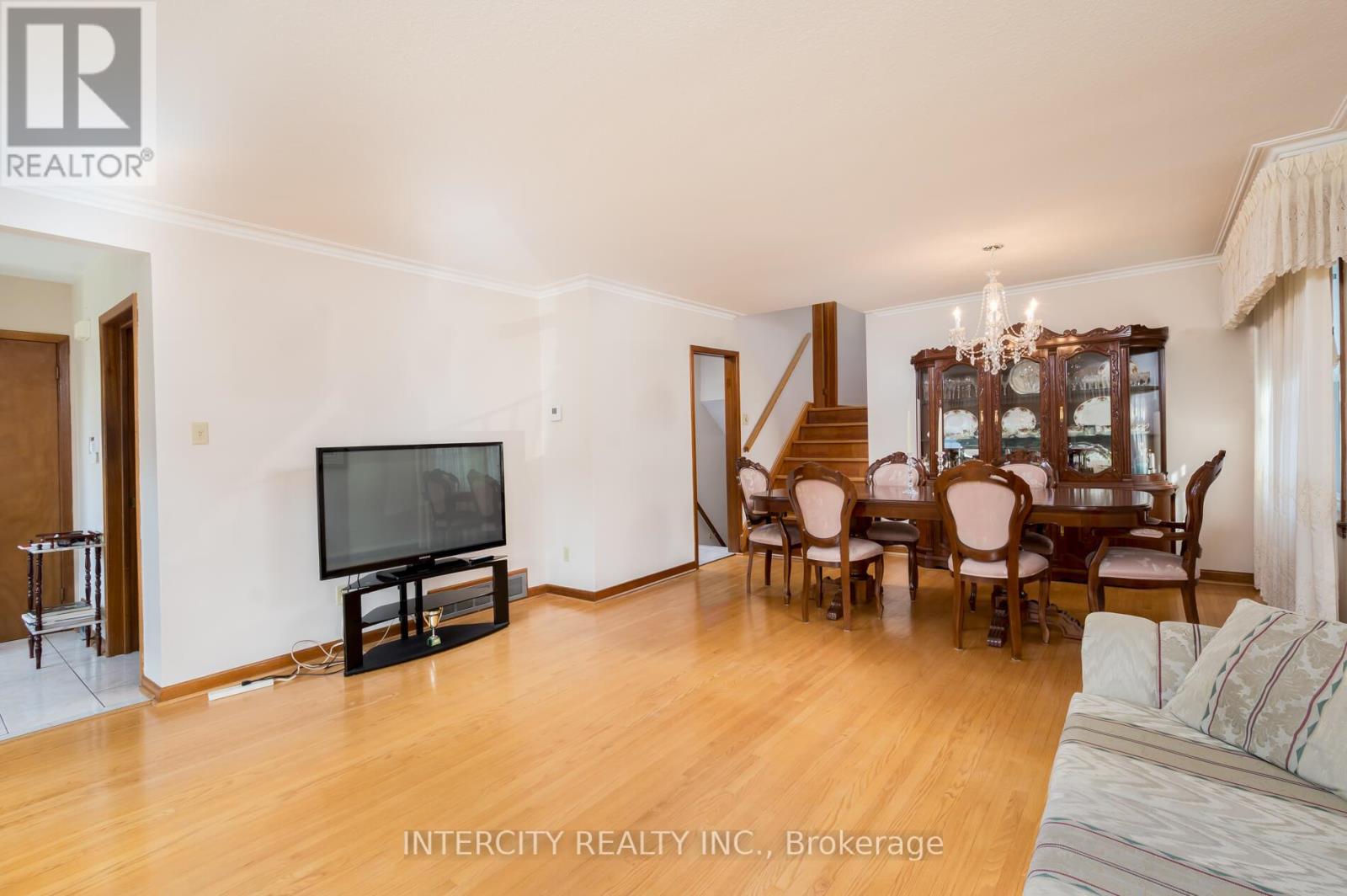 852 Glencairn Avenue, Toronto, Ontario  M6B 2A5 - Photo 8 - W12115085