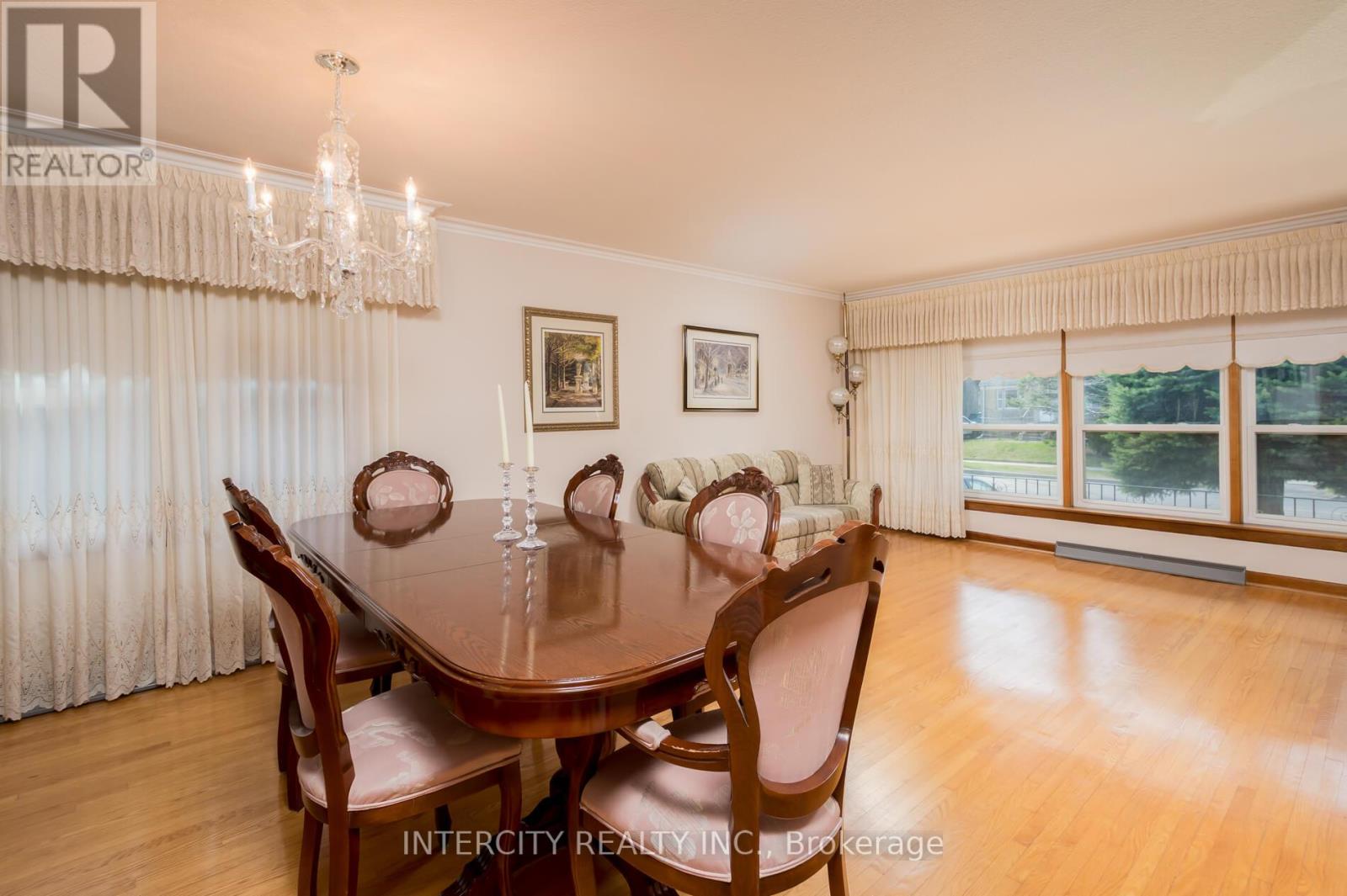 852 Glencairn Avenue, Toronto, Ontario  M6B 2A5 - Photo 10 - W12115085