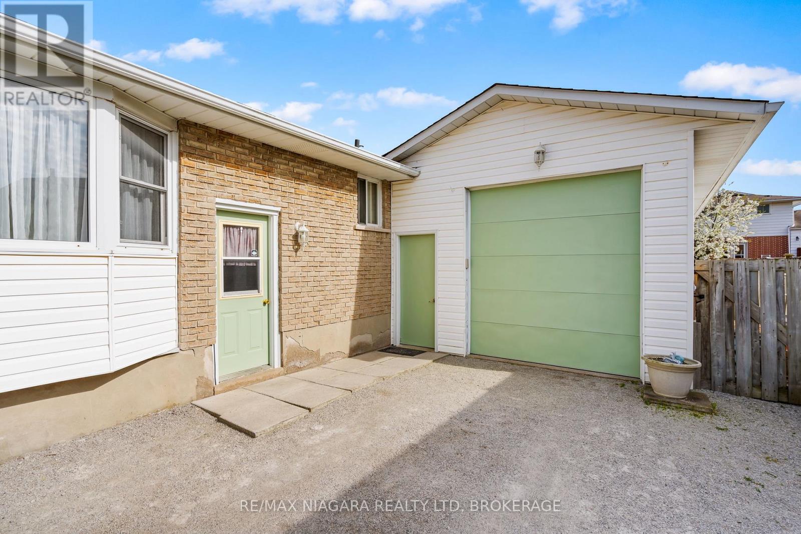 20 Brackencrest Road, St. Catharines, Ontario  L2P 3K8 - Photo 25 - X12115993