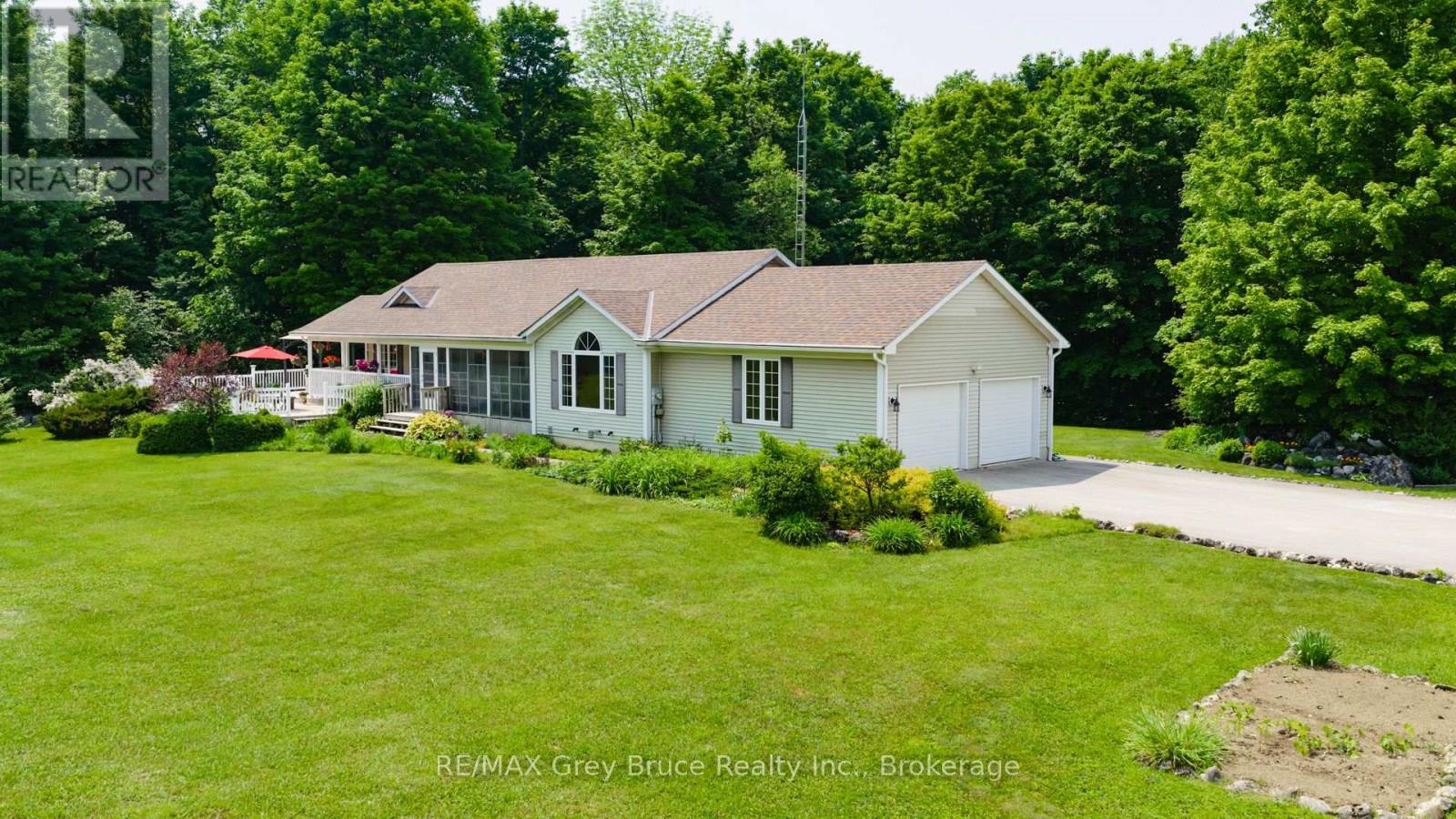 720291 20 Side Road, Chatsworth, Ontario  N0H 1R0 - Photo 2 - X12115923