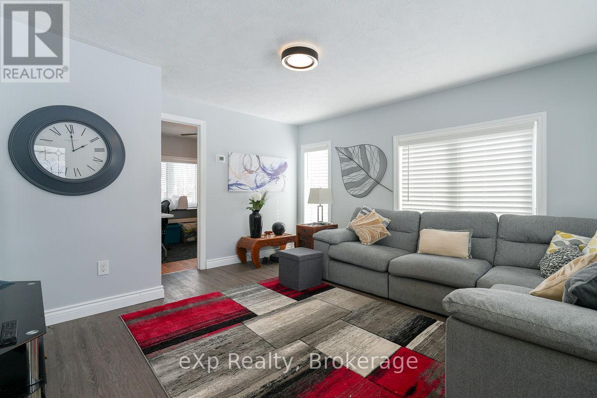 975 5th A Avenue W, Owen Sound, Ontario  N4K 5E3 - Photo 3 - X12115943