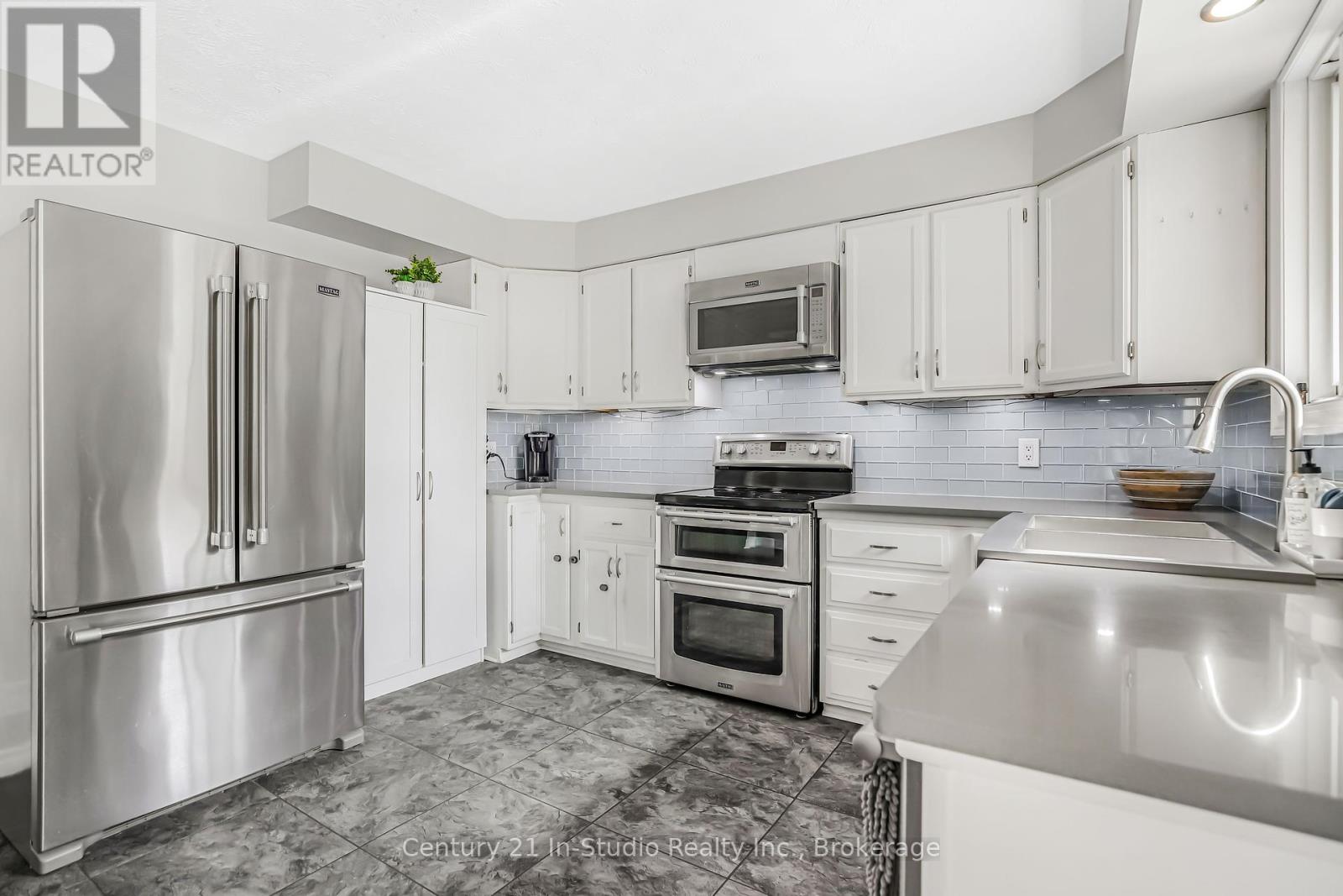 311 Bricker Street, Saugeen Shores, Ontario  N0H 2C1 - Photo 21 - X12115994