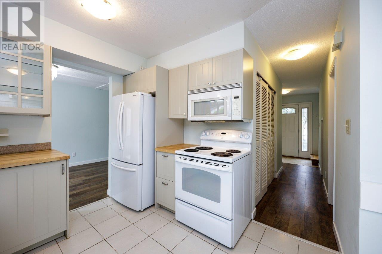 Property at 1373 LYNN VALLEY ROAD image 3