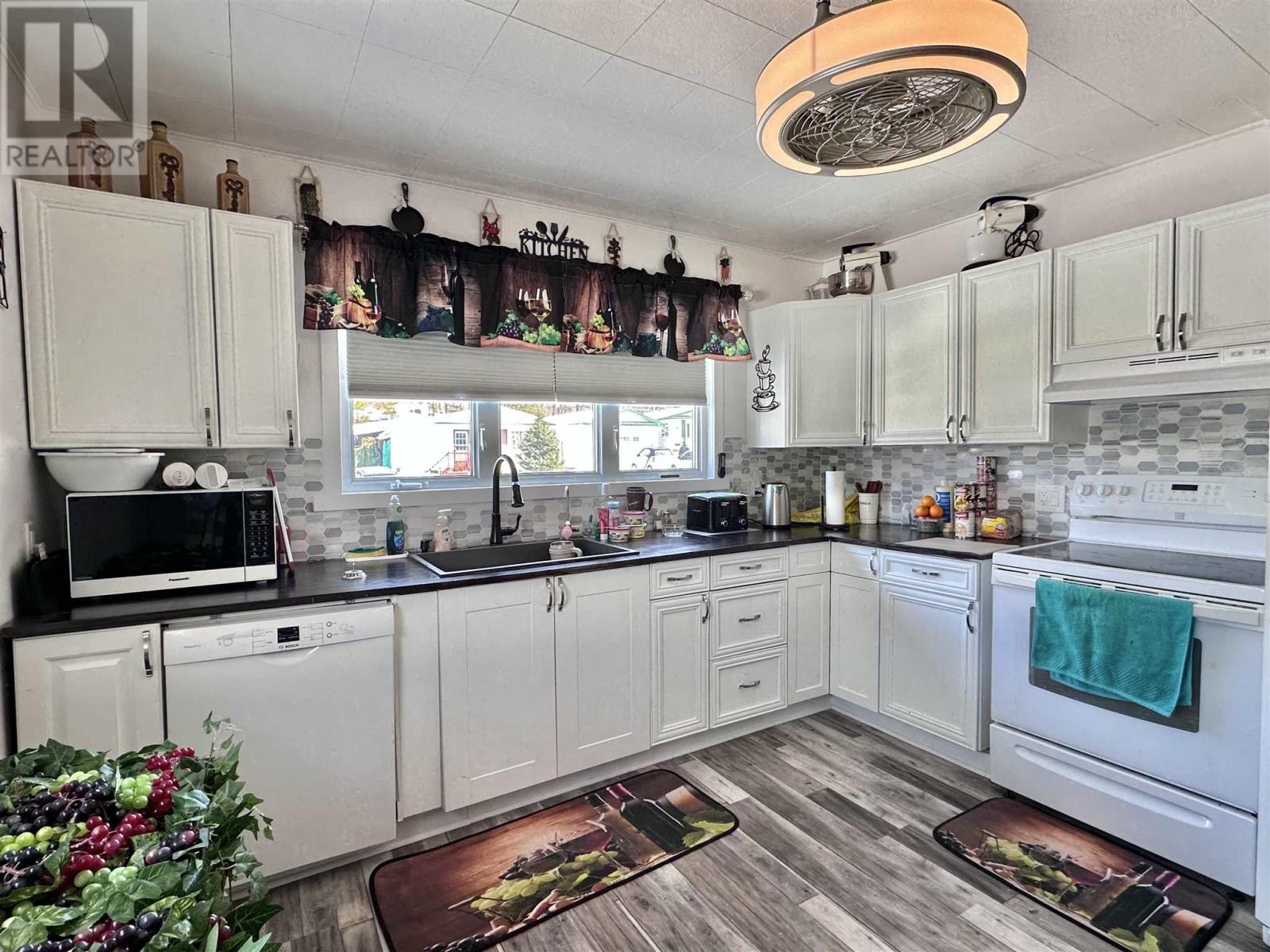 Property at 17 Valley CRES image 5