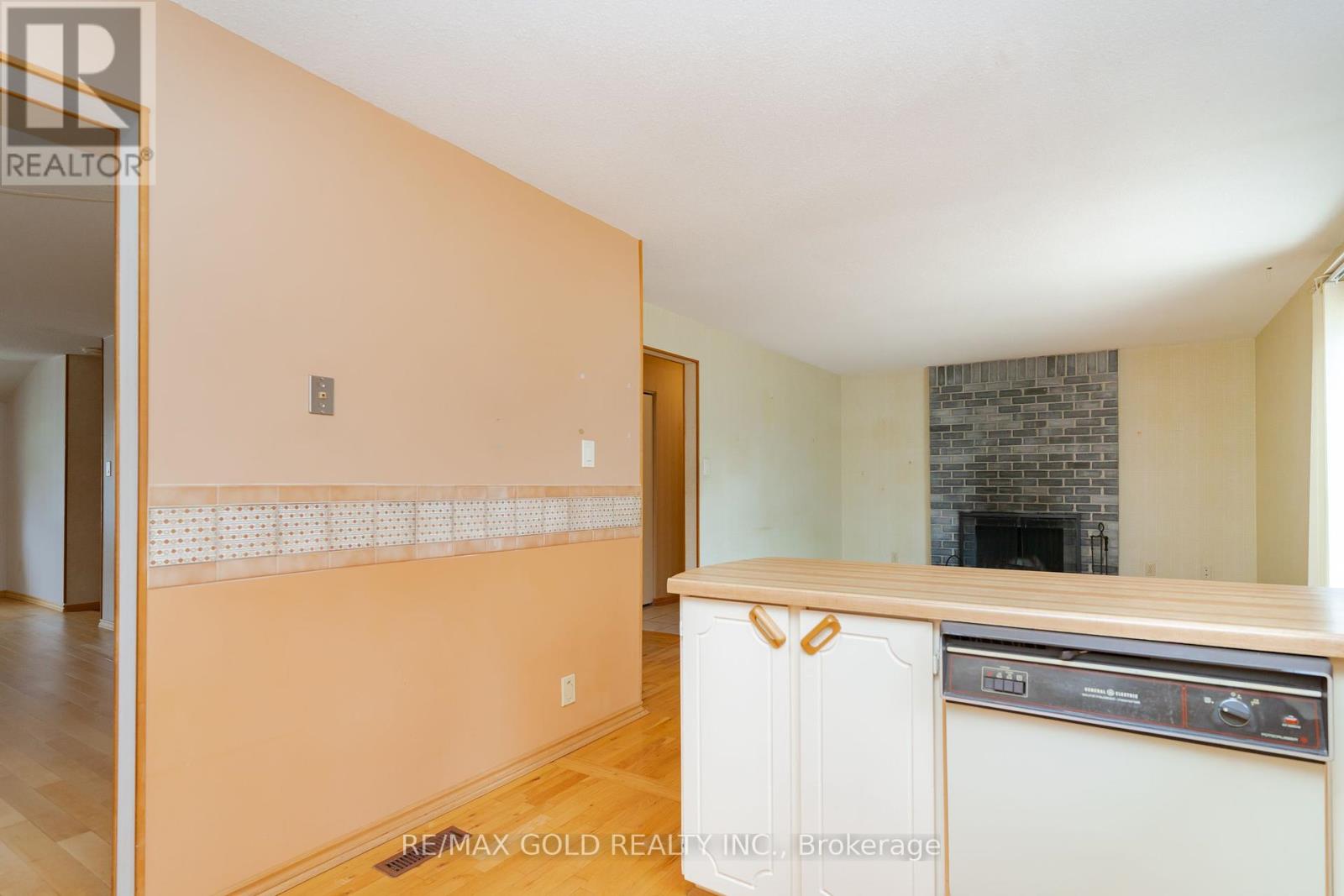 76 Mayfair Crescent, Brampton, Ontario  L6S 3N4 - Photo 13 - W12115472