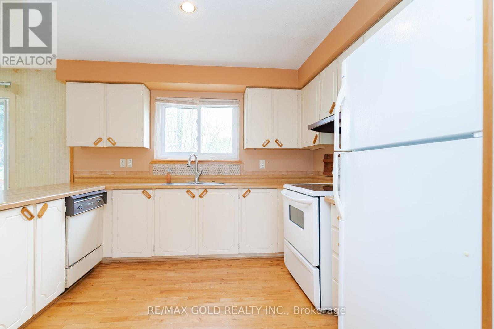76 Mayfair Crescent, Brampton, Ontario  L6S 3N4 - Photo 9 - W12115472