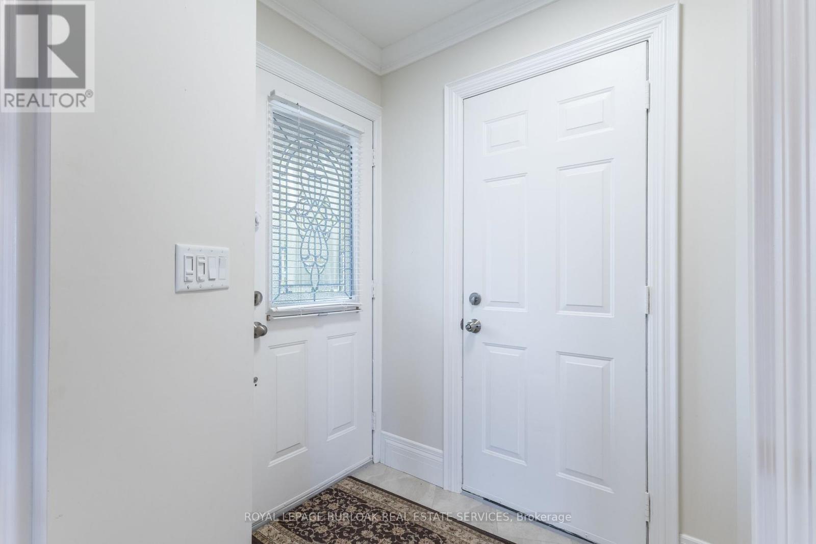 3 - 146 Plains Road E, Burlington (Lasalle), Ontario  L7T 2C3 - Photo 5 - W12115519
