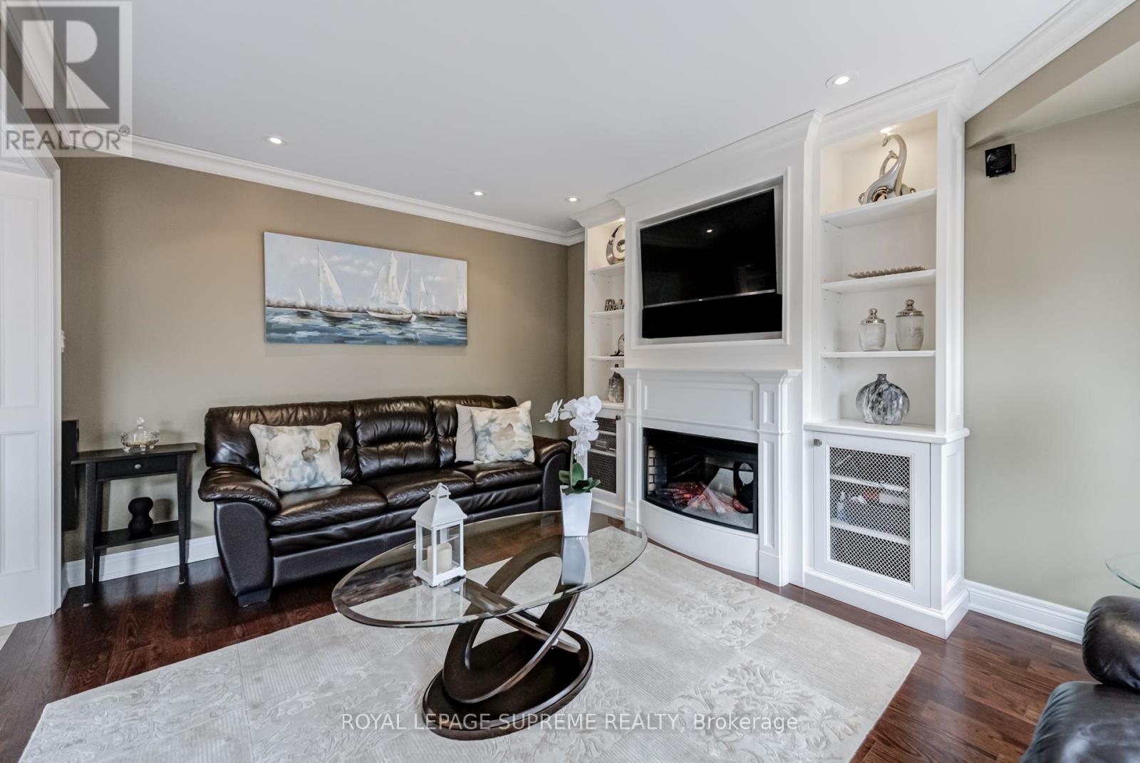 Property at 34 PURDY CRESCENT image 4