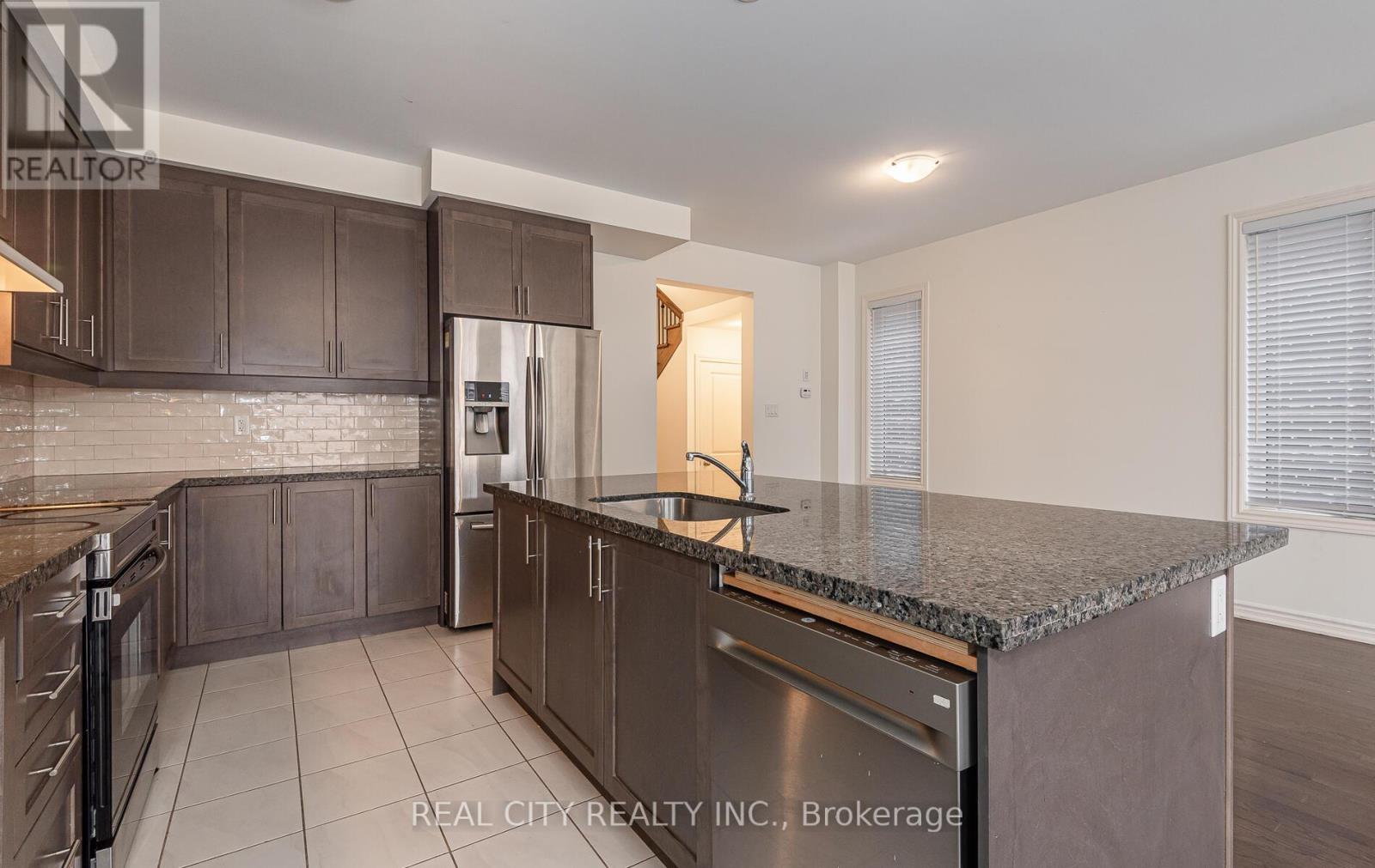 10 Donald Ficht Crescent, Brampton (Bram West), Ontario  L7A 5H8 - Photo 12 - W12115637