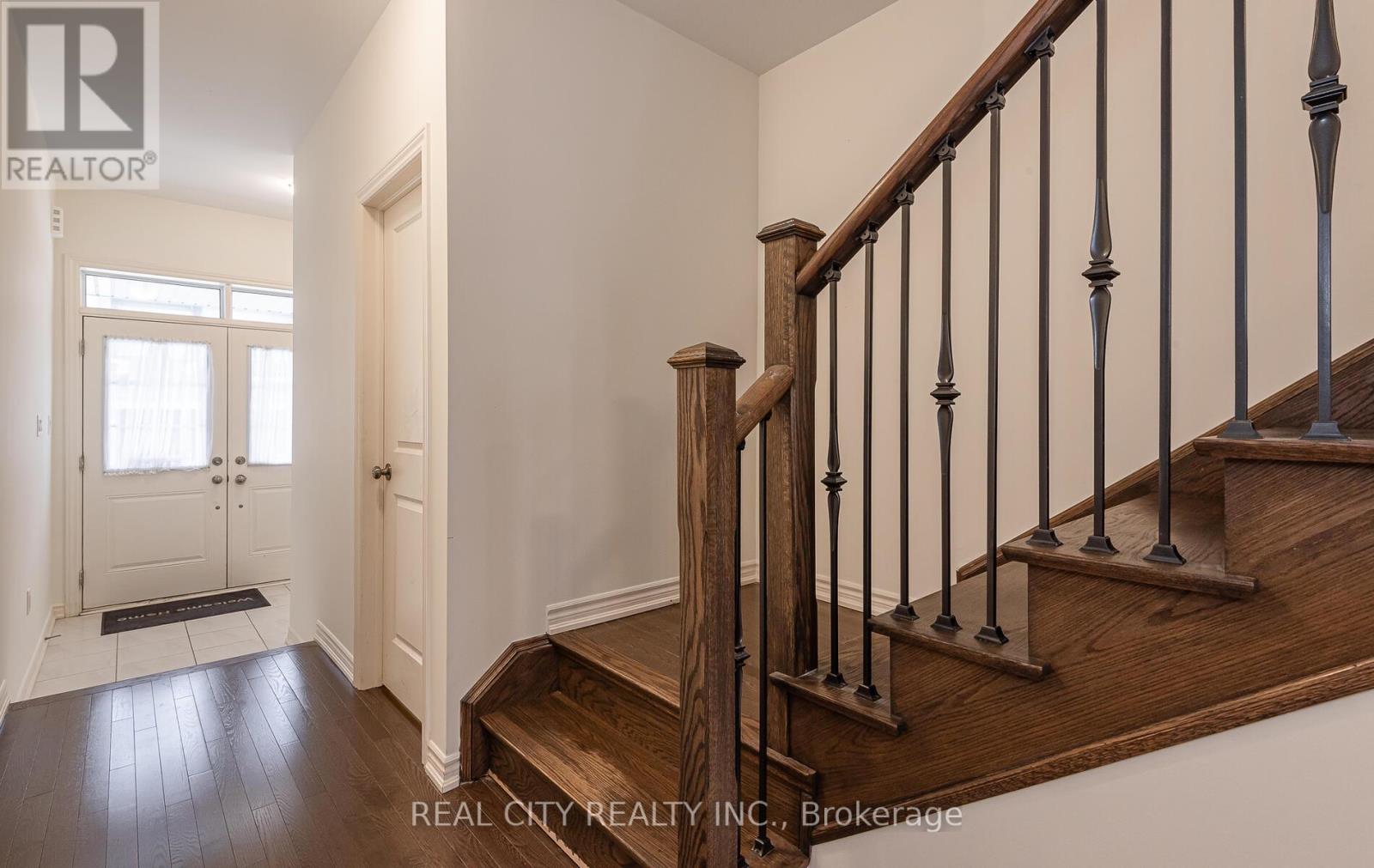 10 Donald Ficht Crescent, Brampton (Bram West), Ontario  L7A 5H8 - Photo 5 - W12115637
