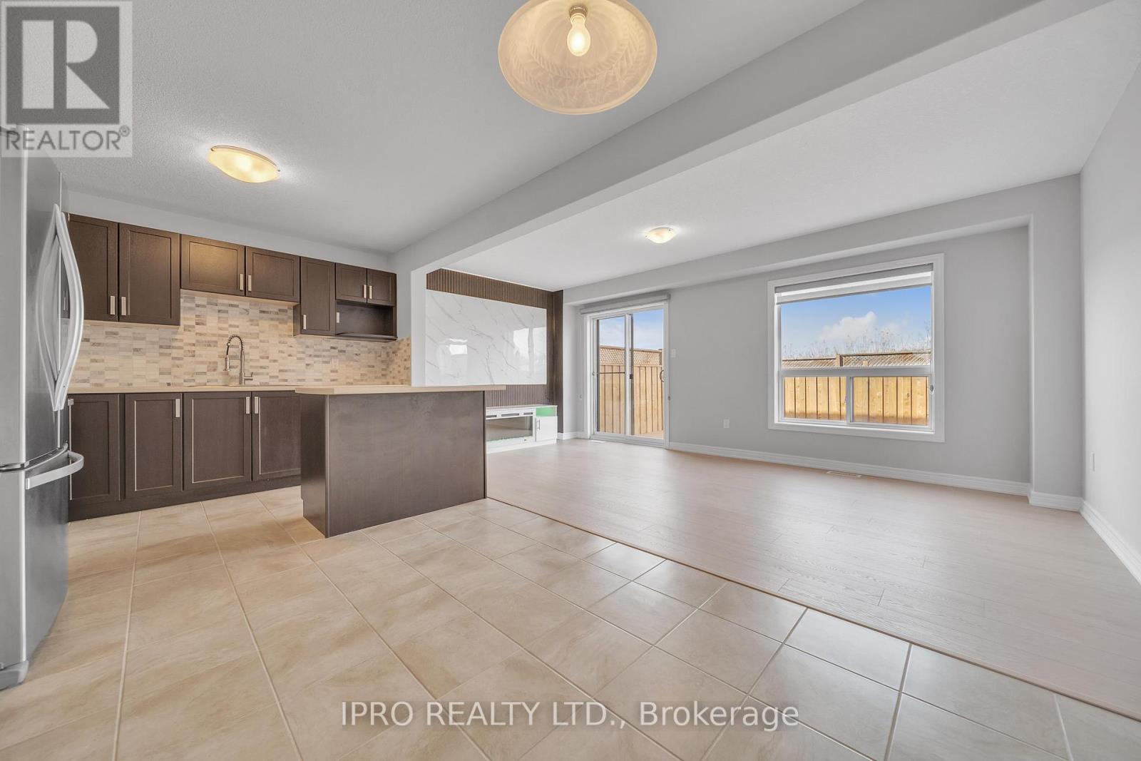 22 - 124 Parkinson Crescent E, Orangeville, Ontario  L9W 6X3 - Photo 10 - W12115710
