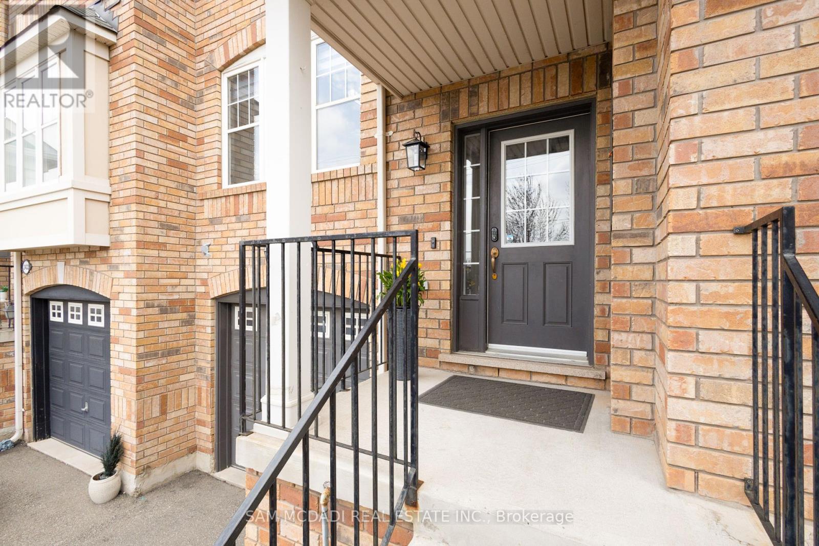 2424 Coho Way, Oakville, Ontario  L6M 0G6 - Photo 3 - W12115806