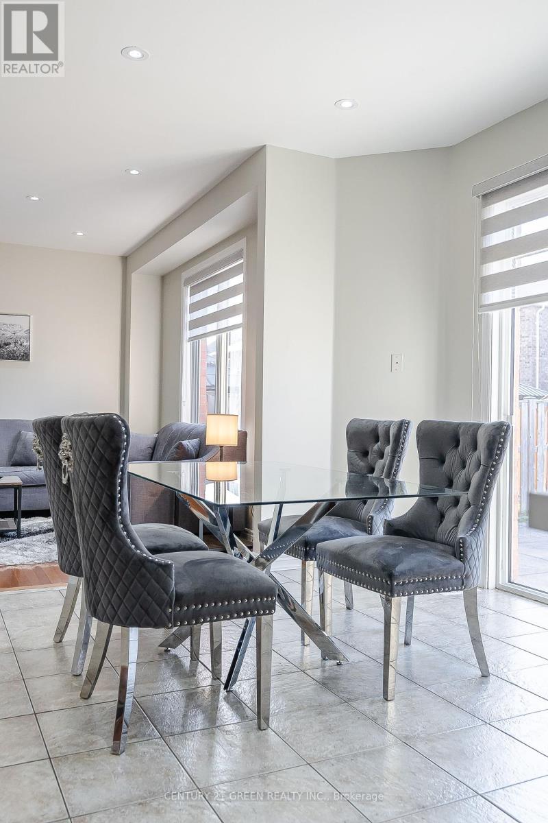 7 Accent Circle, Brampton (Northwest Sandalwood Parkway), Ontario  L7A 0L2 - Photo 13 - W12115816