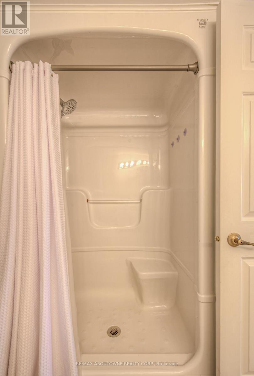 212 - 1490 Bishops Gate, Oakville (Ga Glen Abbey), Ontario  L6M 4N3 - Photo 21 - W12115860