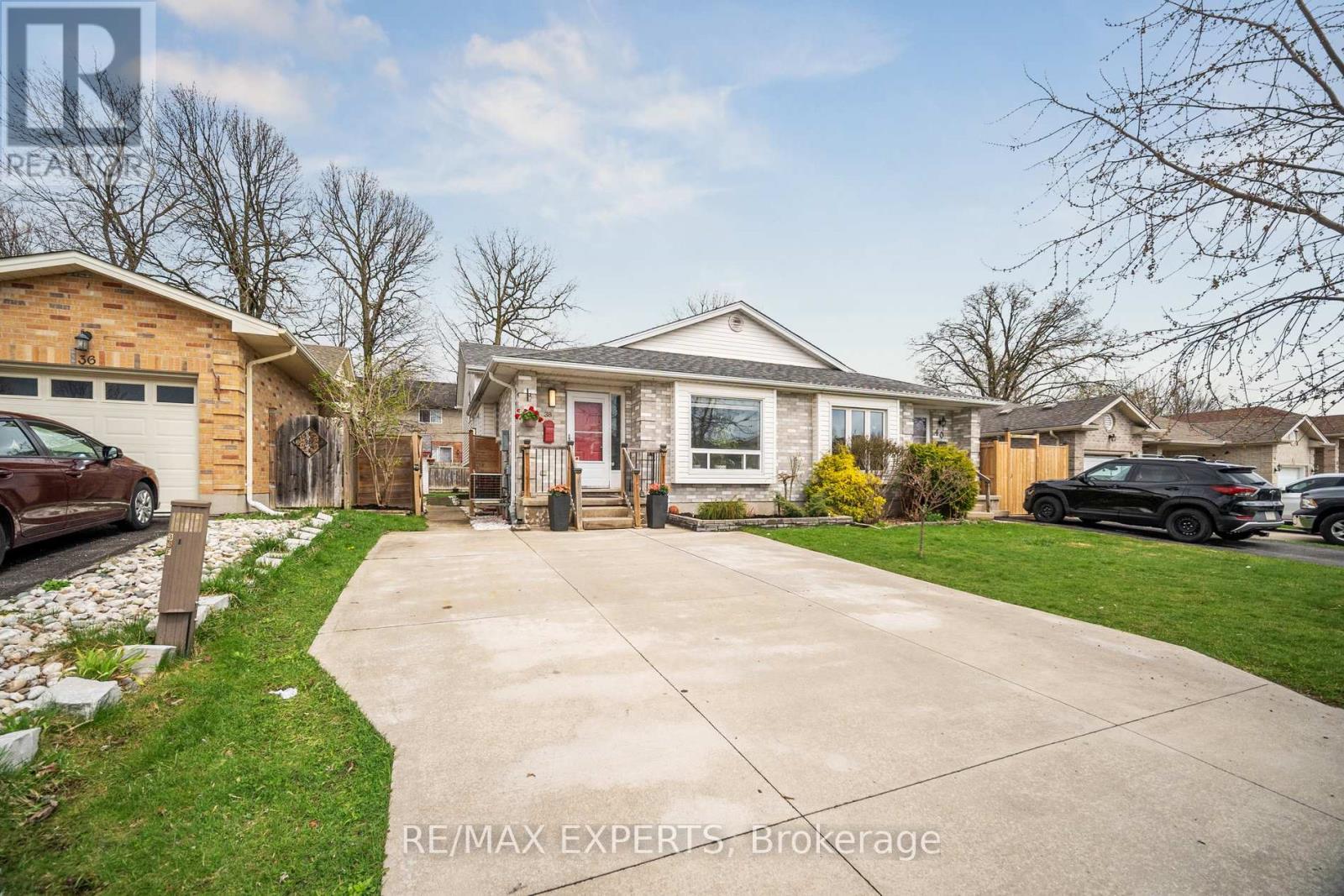38 FOLKSTONE COURT, london east (east i), Ontario