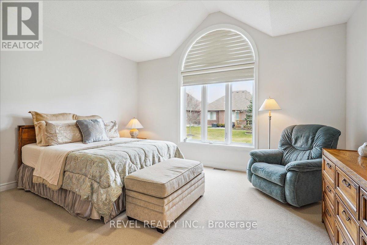 68 Galloway Trail, Welland, Ontario  L3B 6G5 - Photo 12 - X12115482