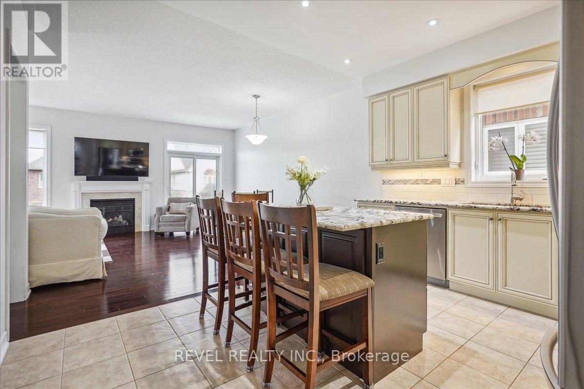 68 Galloway Trail, Welland, Ontario  L3B 6G5 - Photo 5 - X12115482
