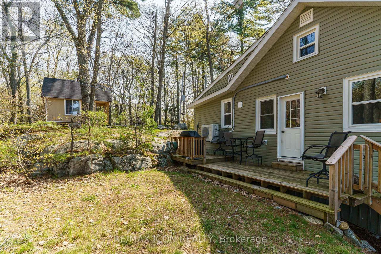 99 Bala Park Island, Muskoka Lakes (Medora), Ontario  P0C 1A0 - Photo 7 - X12115788