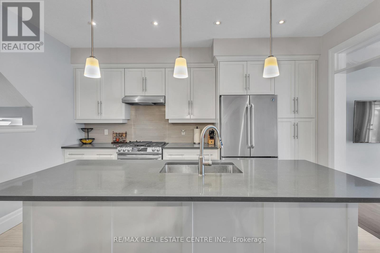 140 Oak Park Drive, Waterloo, Ontario  N2K 0B3 - Photo 12 - X12115840