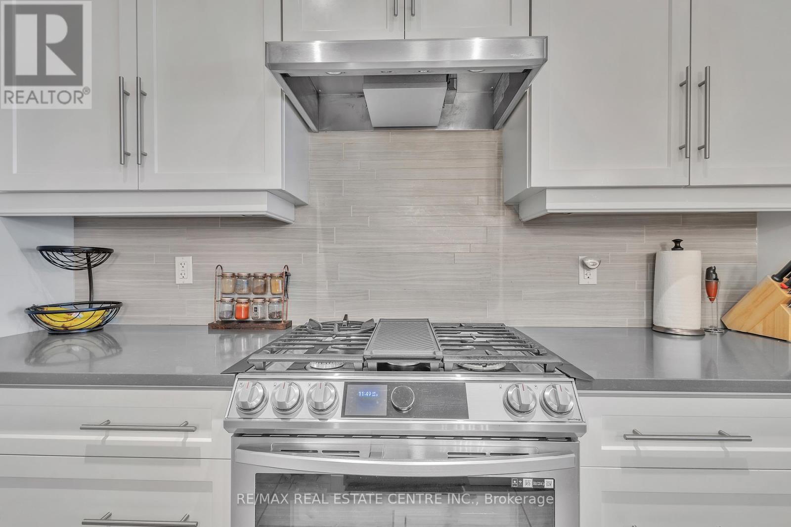140 Oak Park Drive, Waterloo, Ontario  N2K 0B3 - Photo 14 - X12115840