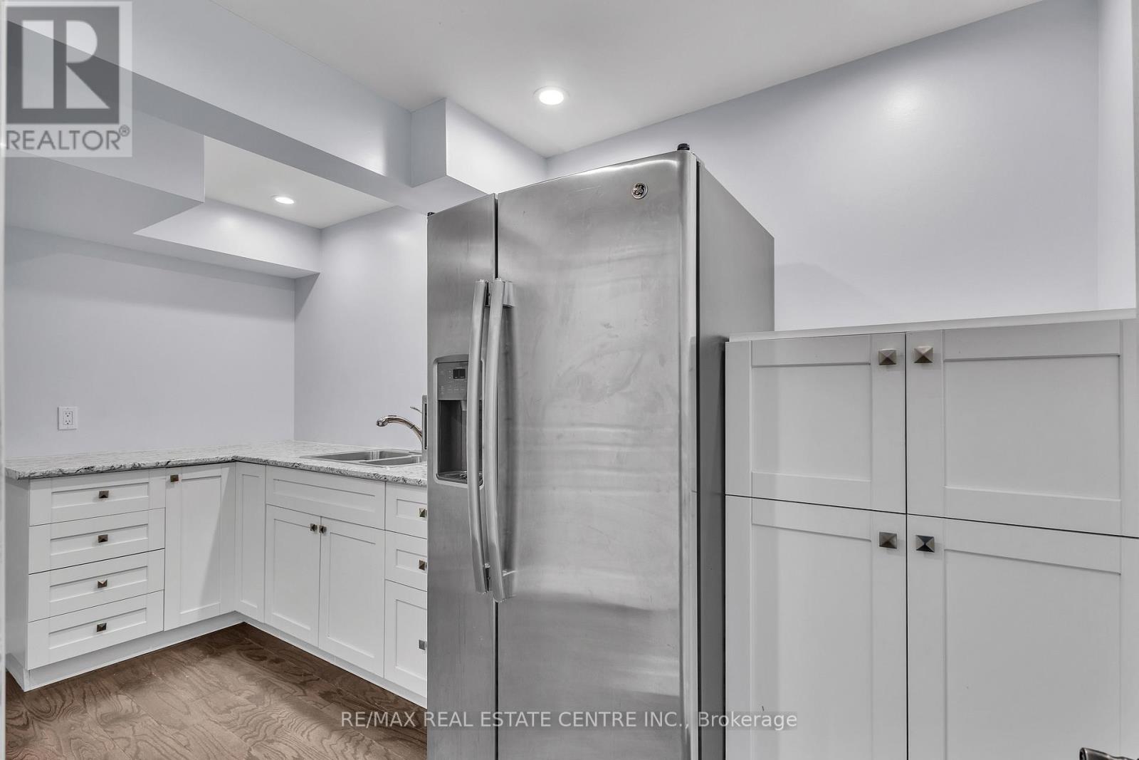 140 Oak Park Drive, Waterloo, Ontario  N2K 0B3 - Photo 35 - X12115840