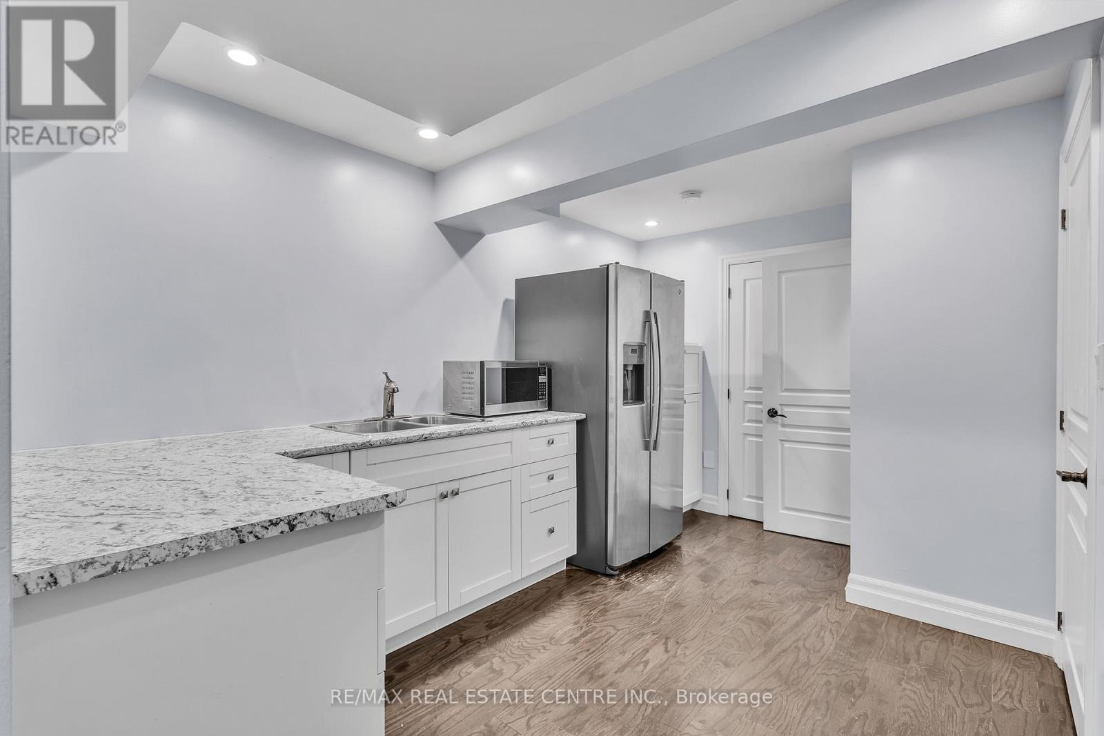 140 Oak Park Drive, Waterloo, Ontario  N2K 0B3 - Photo 36 - X12115840