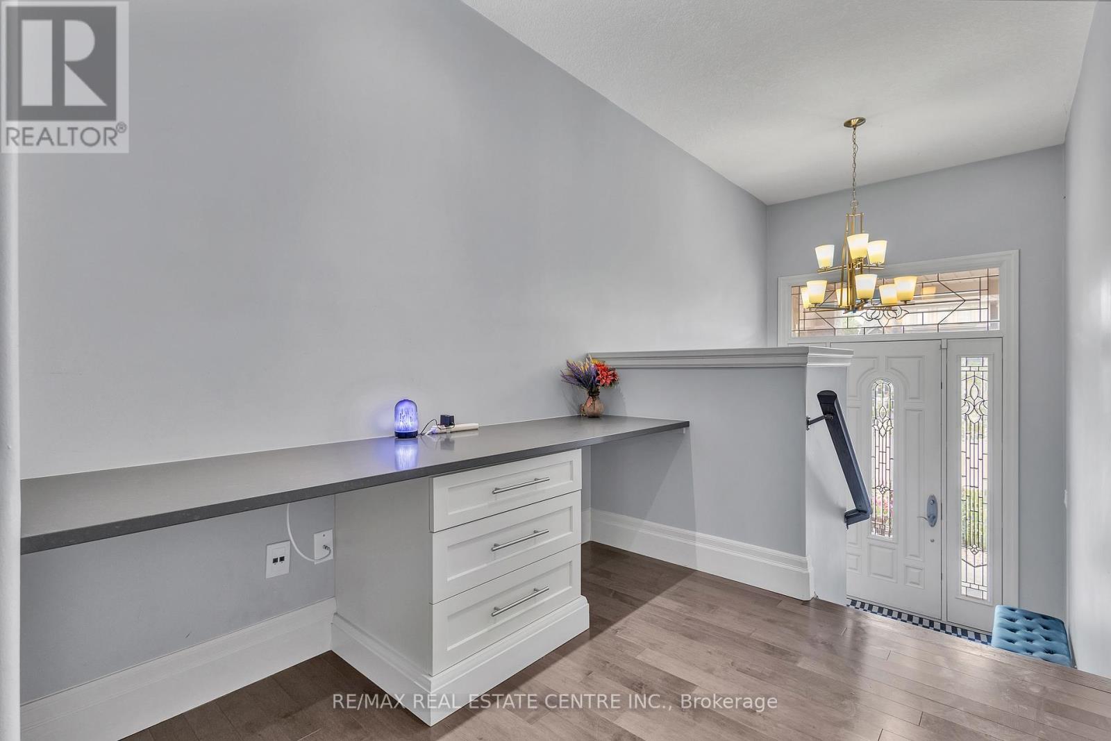 140 Oak Park Drive, Waterloo, Ontario  N2K 0B3 - Photo 7 - X12115840