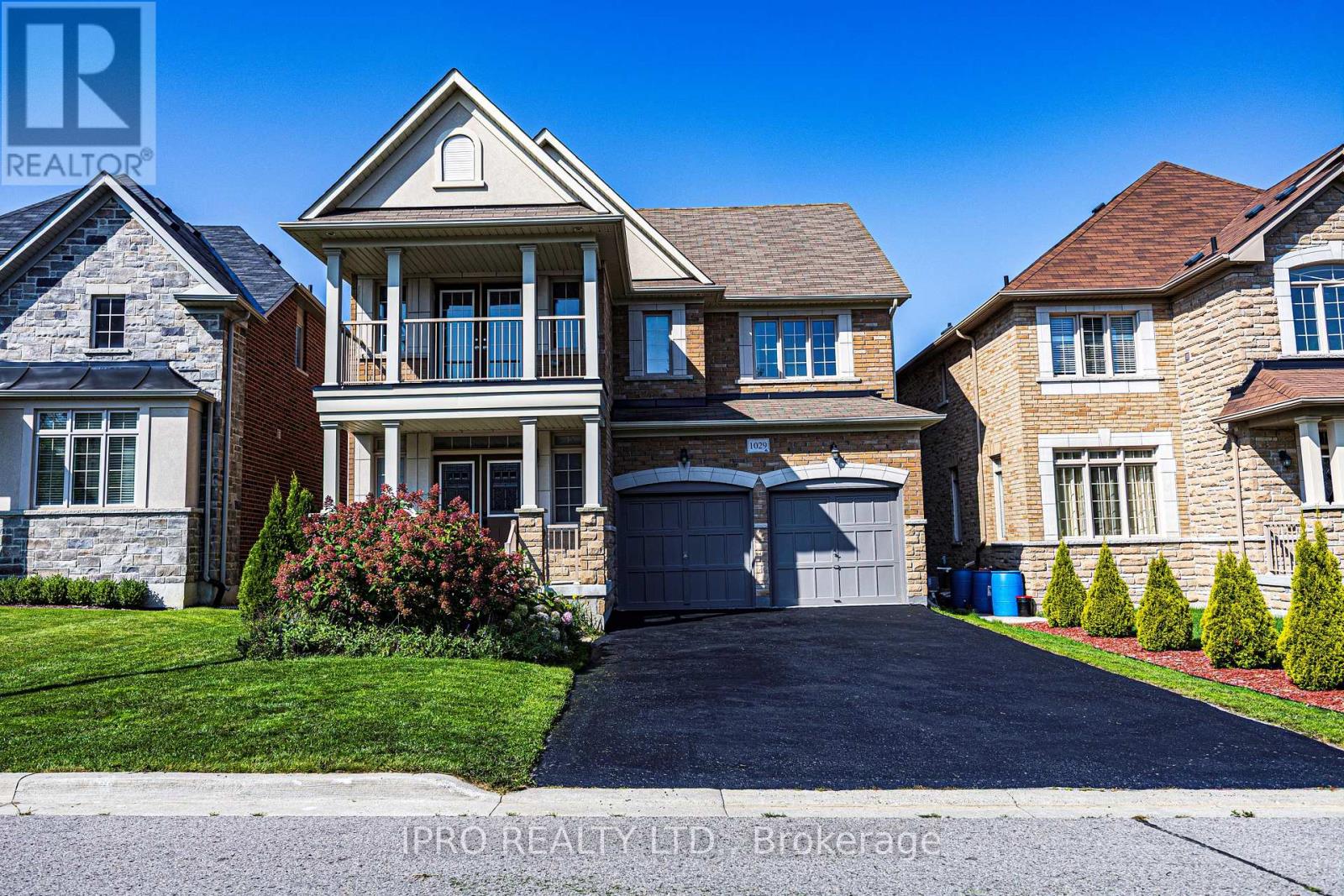 Property at 1029 BLACKHALL CRESCENT image 2