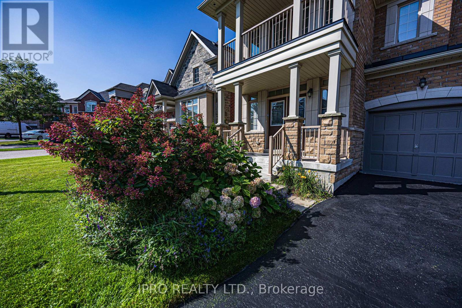 Property at 1029 BLACKHALL CRESCENT image 3