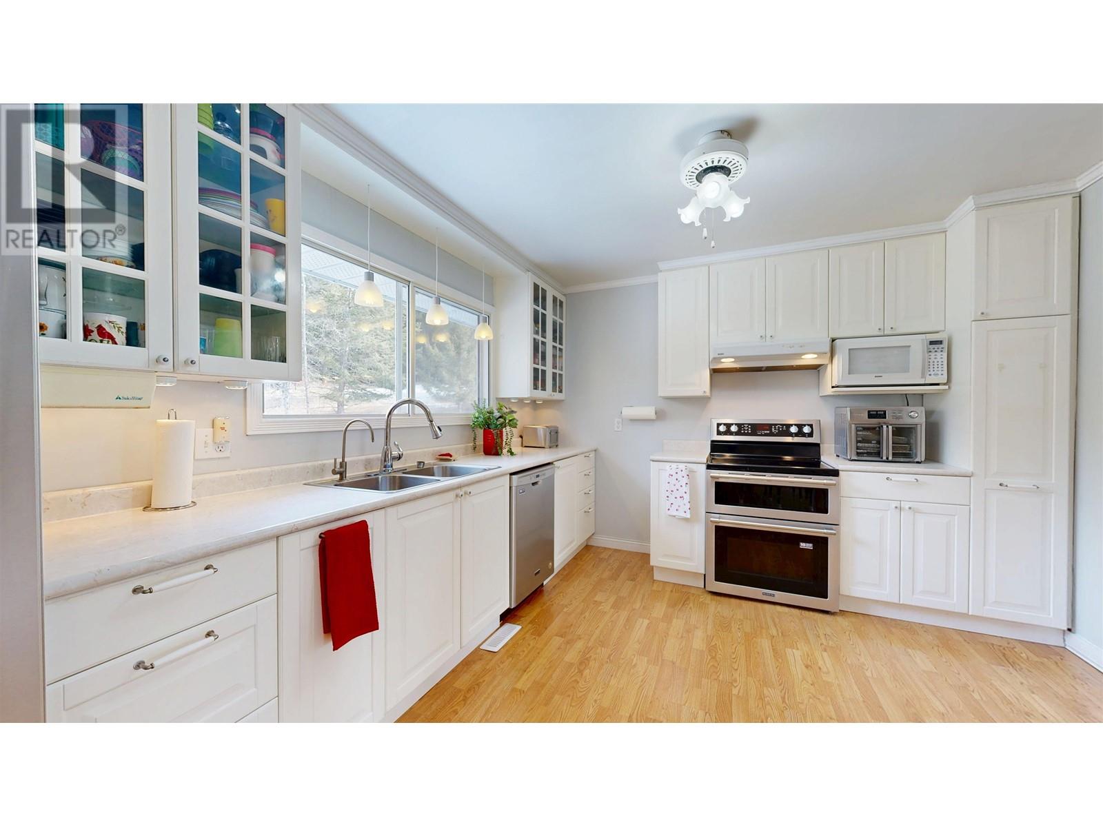 4765 Telqua Drive, 108 Mile Ranch, British Columbia  V0K 2Z0 - Photo 13 - R2975135