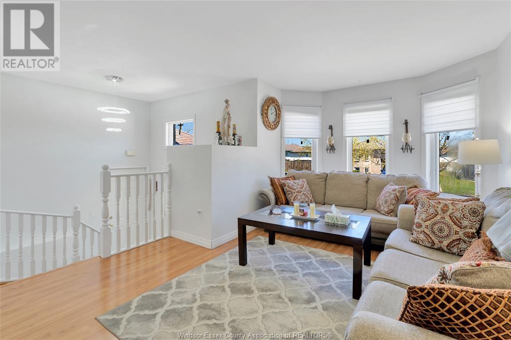 Property at 3815 YELLOWOOD image 5