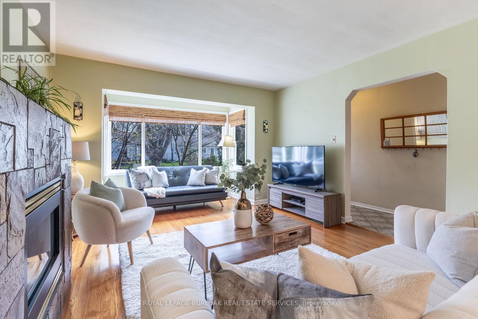 474 Mayzel Road, Burlington, Ontario  L7R 3C3 - Photo 6 - W12115381