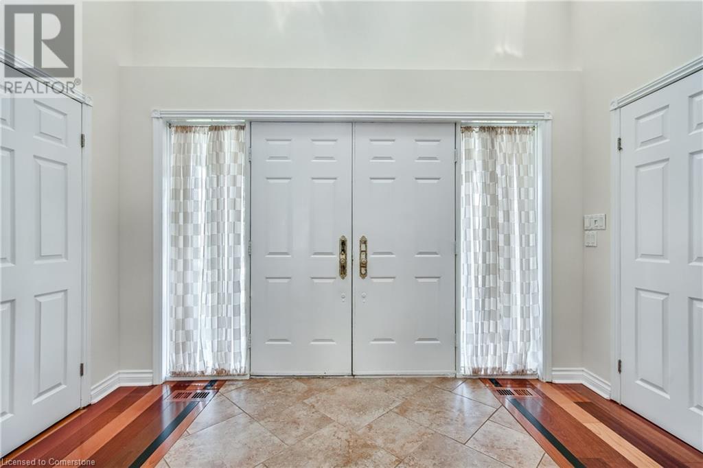 Property at 24 JOHN MARTIN Crescent image 4