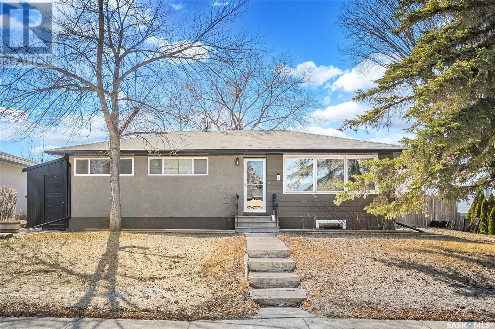 Property at 2 Young CRESCENT image 1