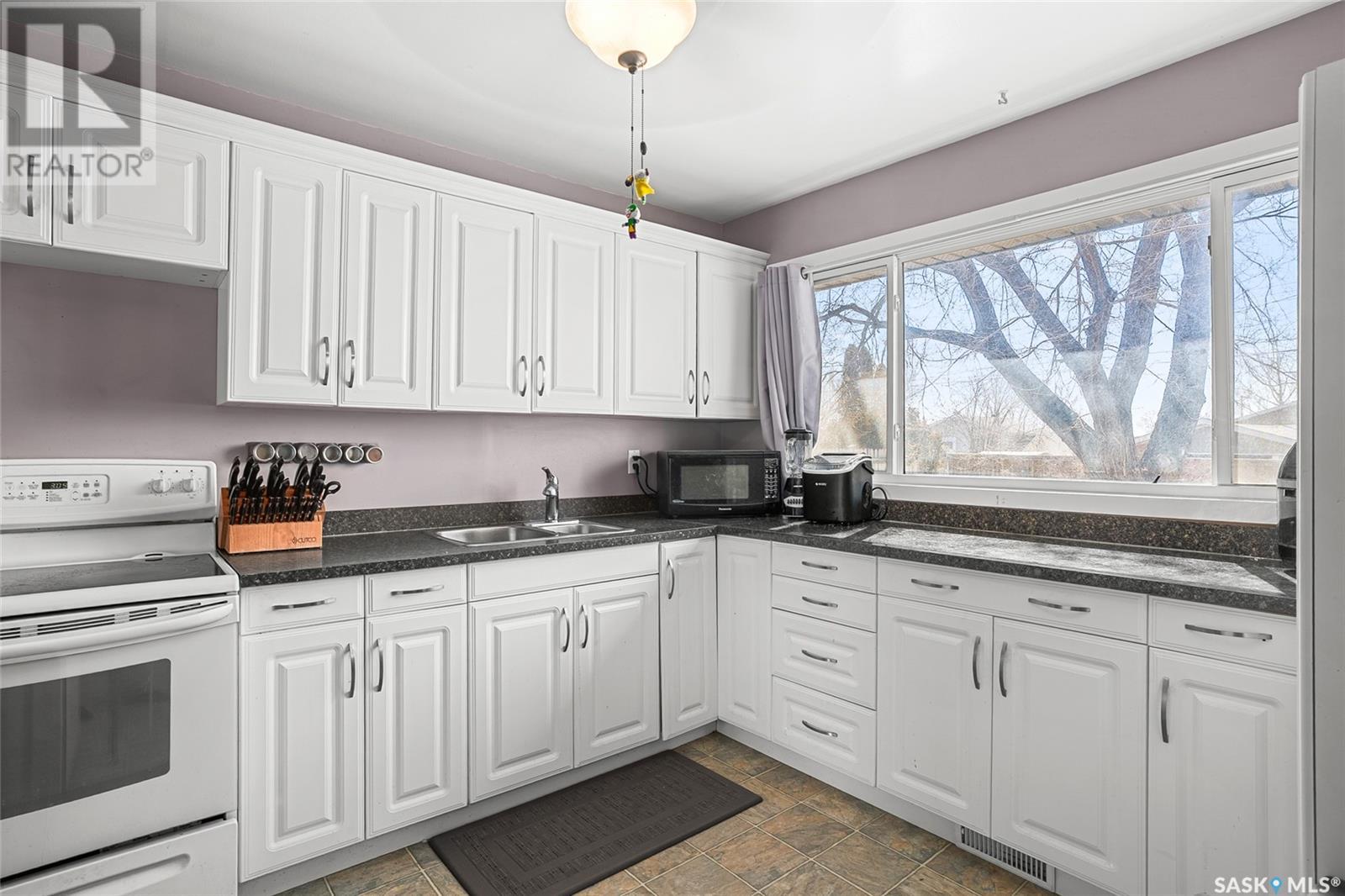 2 Young Crescent, Saskatoon, Saskatchewan  S7J 2C4 - Photo 10 - SK004290