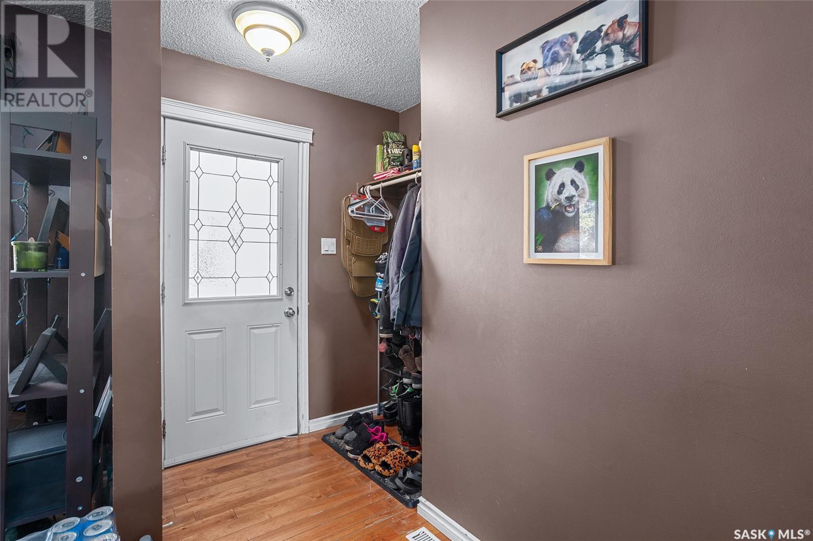 Property at 2 Young CRESCENT image 3