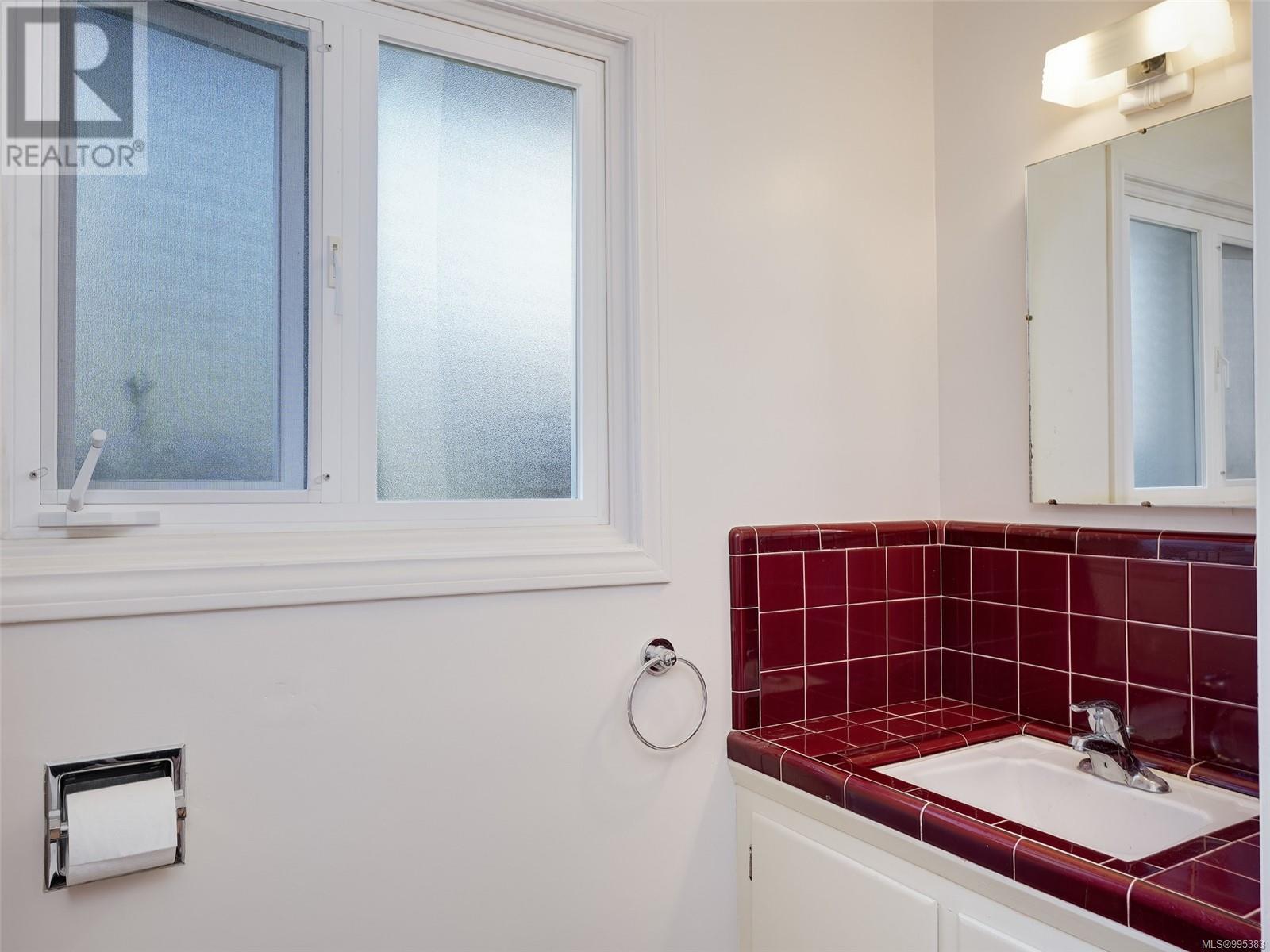 3071 Larkdowne Rd, Oak Bay, British Columbia  V8R 5N3 - Photo 17 - 995383
