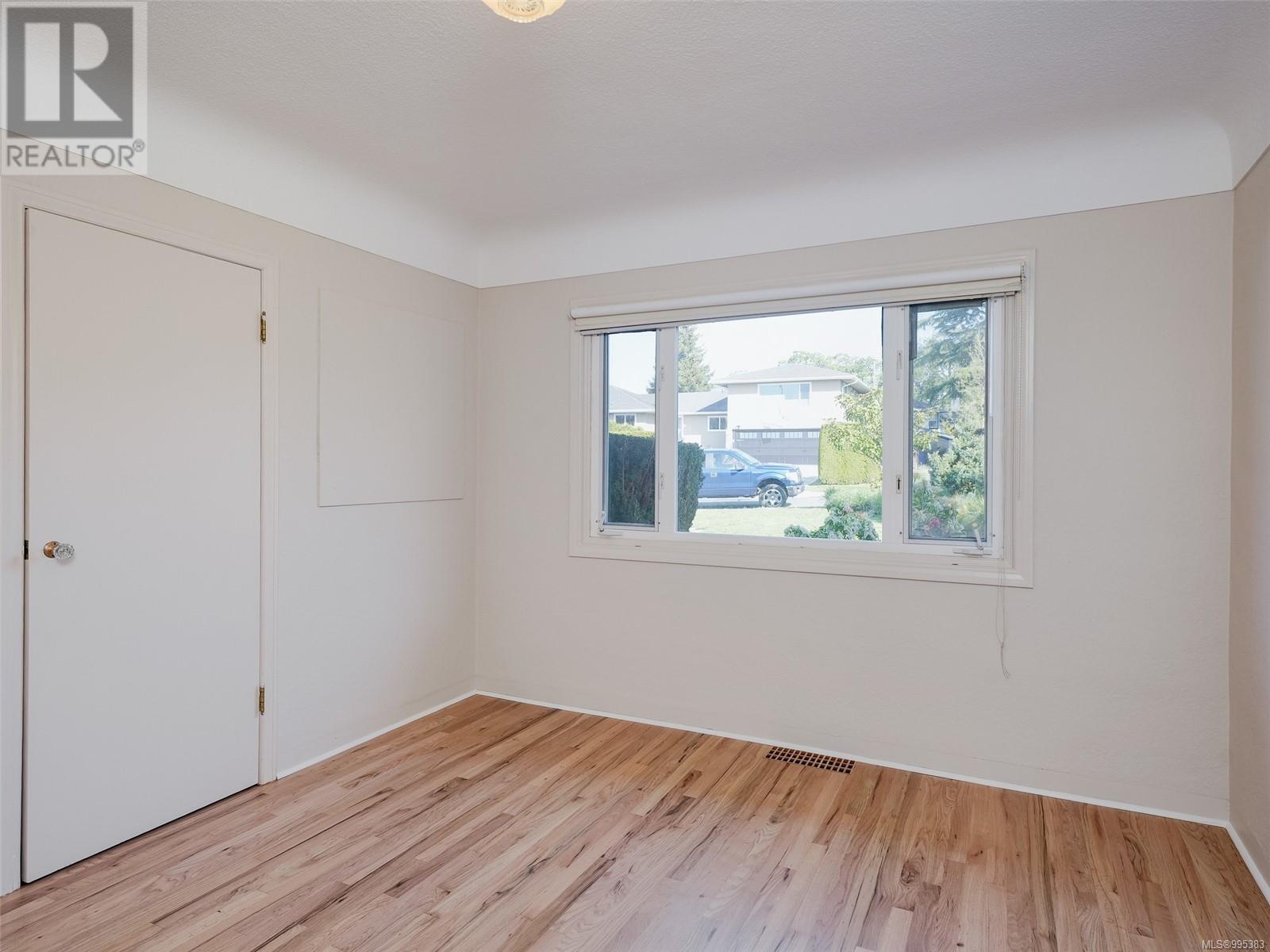 3071 Larkdowne Rd, Oak Bay, British Columbia  V8R 5N3 - Photo 18 - 995383