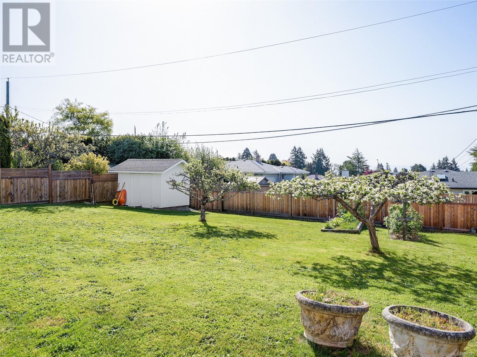 3071 Larkdowne Rd, Oak Bay, British Columbia  V8R 5N3 - Photo 25 - 995383
