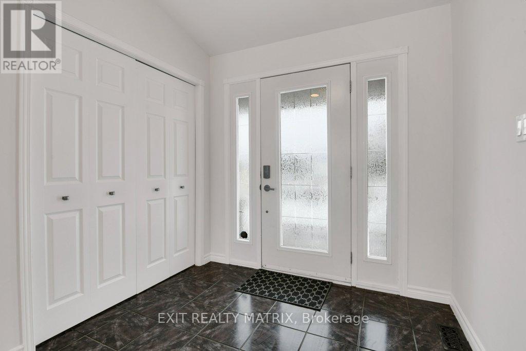7 Bridge Street, North Stormont, Ontario  K0A 1R0 - Photo 3 - X12104117